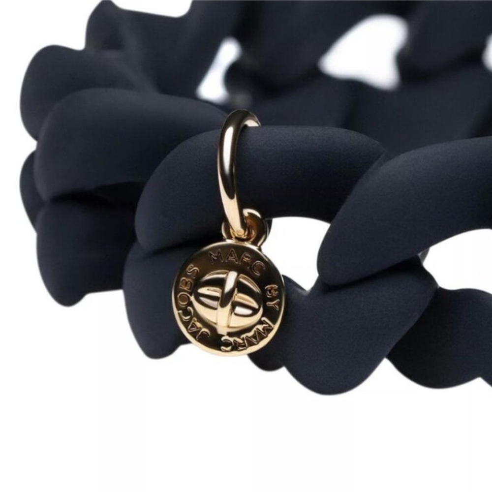 Marc Jacobs NWT Black Turnlock Silicone Stretch Bracelet w/Charm